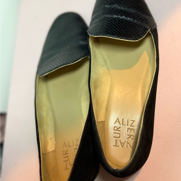 Naturalizer Black Women's loafers with snake details 9 wide - Picture 1 of 5